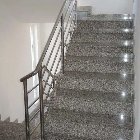 Apartments Zara Guest house 3*