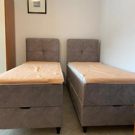 Apartments Zara بيت ضيافة