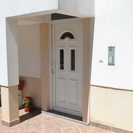 بيت ضيافة Apartments Zara 3*