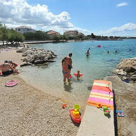 Guest house Apartments Zara 3*