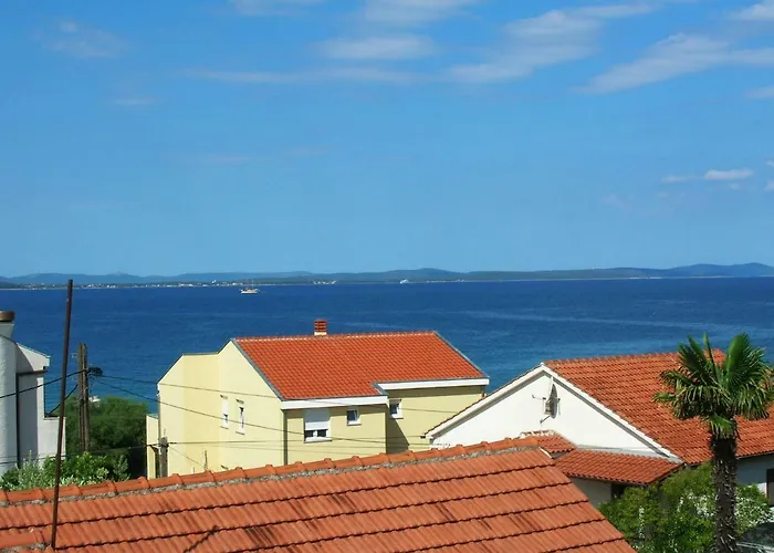 Guest house Apartments Zara 3*