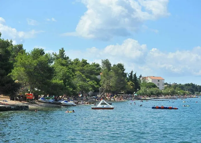 Guest house Apartments Zara 3*