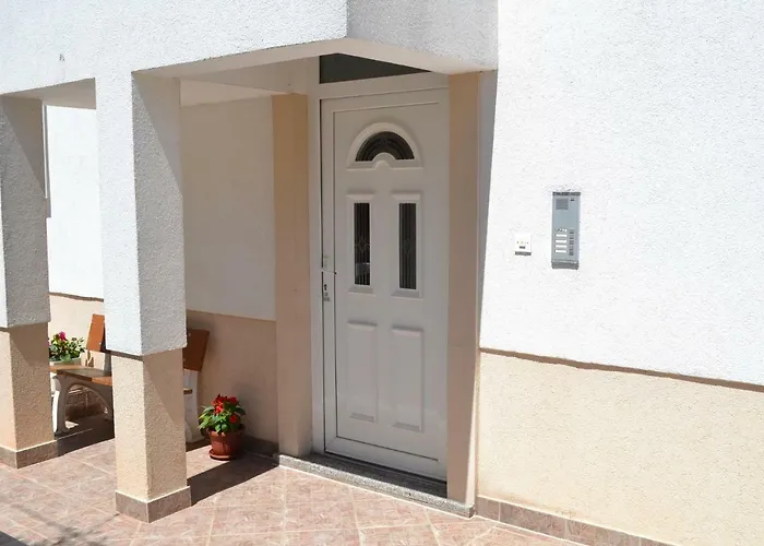 Konukevi Apartments Zara 3*